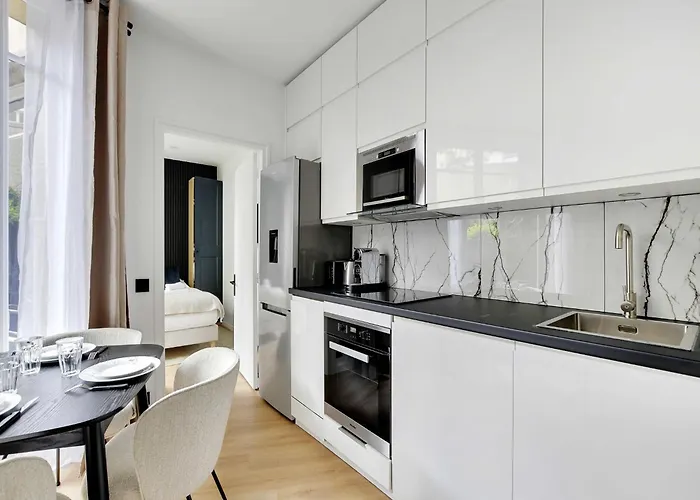 Magnificent 2bd 6p - Eiffel Tower Апартаменты Париж